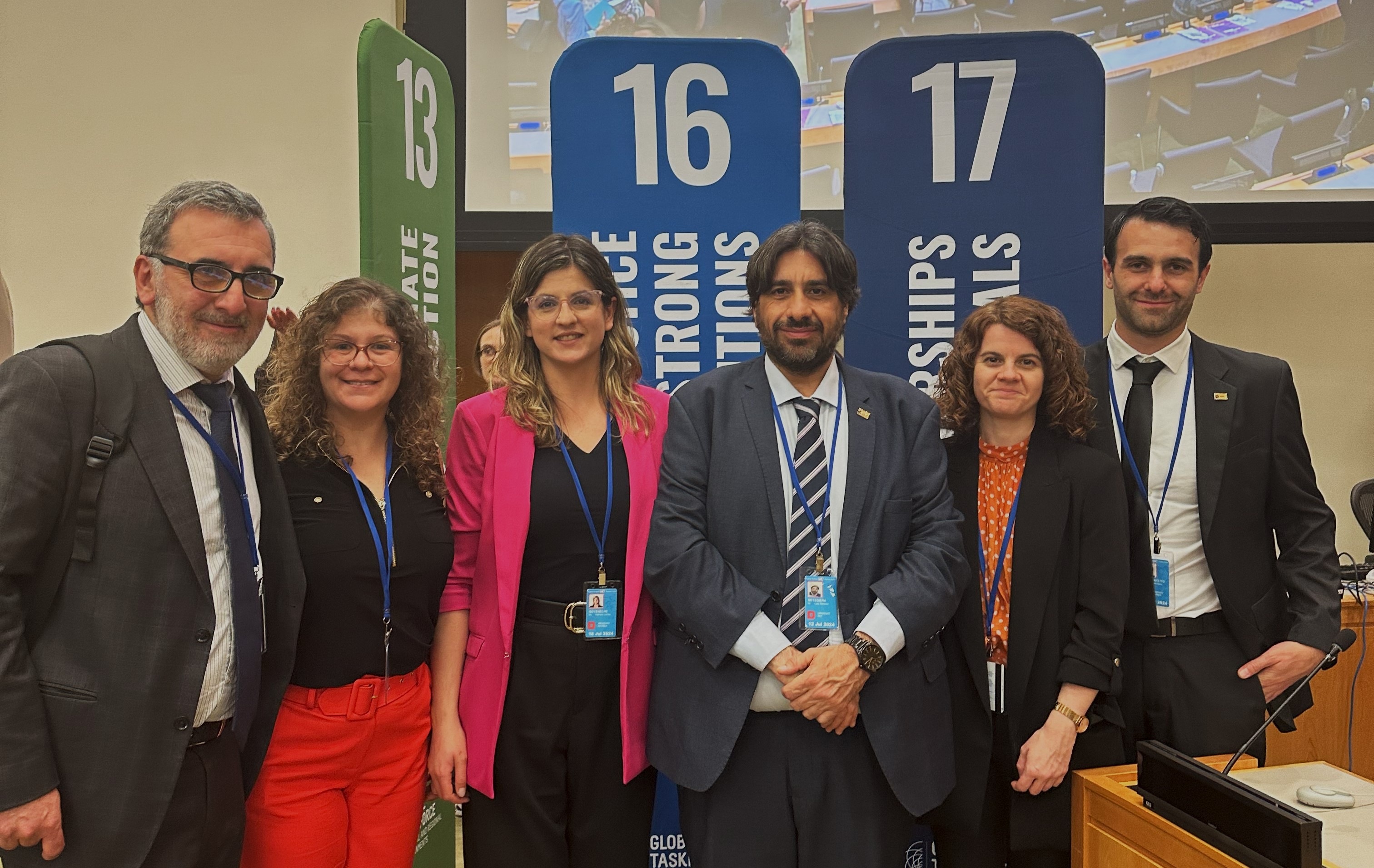 Intendente Metediera junto a las delegaciones de Canelones y Montevideo.